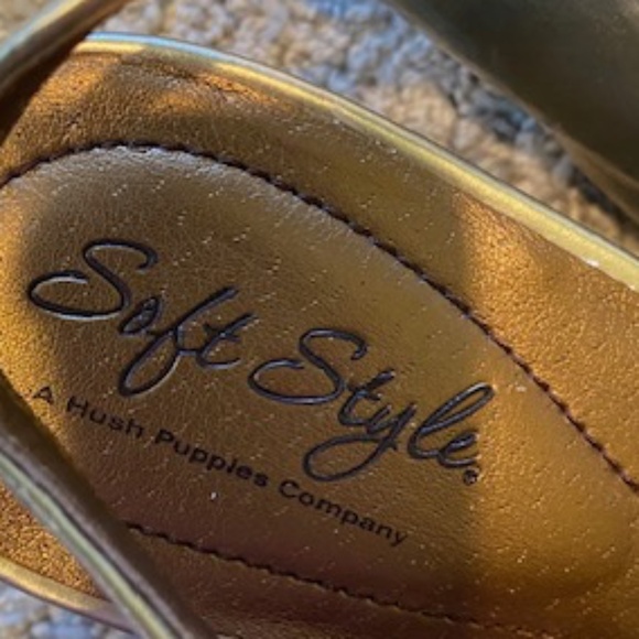 Soft Style by Hush Puppies Gold Slingback Heels with Bow – Size 8.5M - Picture 4 of 5